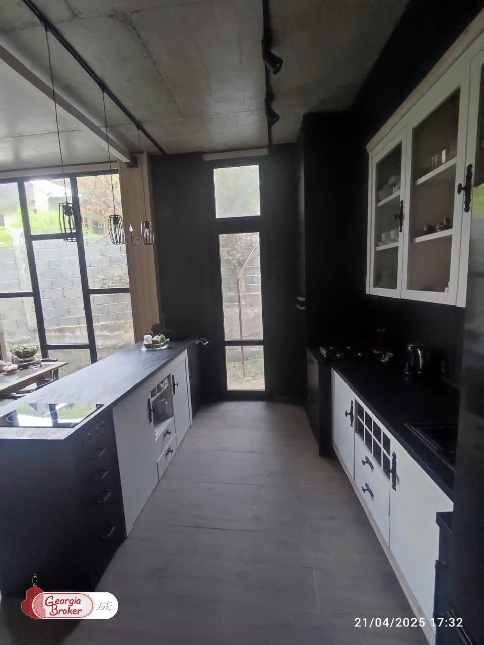 იყიდება ახალი გარემონტებული 6 ოთახიანი სახლი  მცხეთასთან,  ციხედიდის ტერიტორიაზე